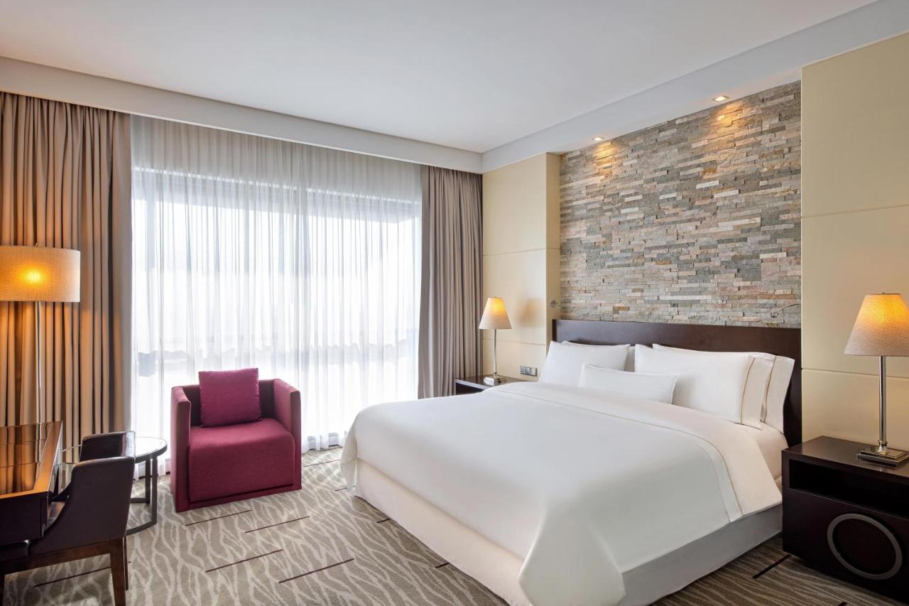 Deluxe Guest room 1 King,1576724621:JPEG