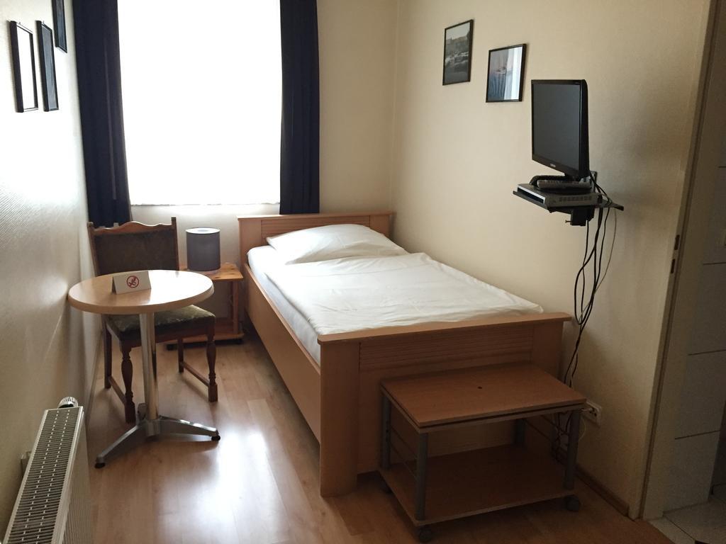 Single Room,141247548:JPEG