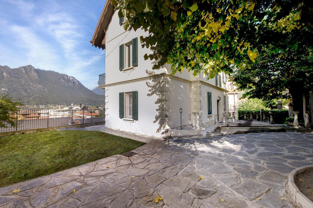 Apartment with Mountain View