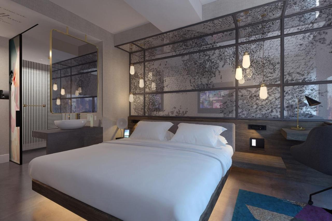 Habitación con cama extragrande.