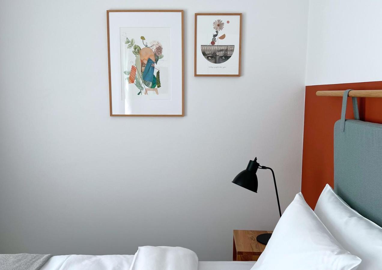 One-Bedroom Apartment,1359057161:JPEG