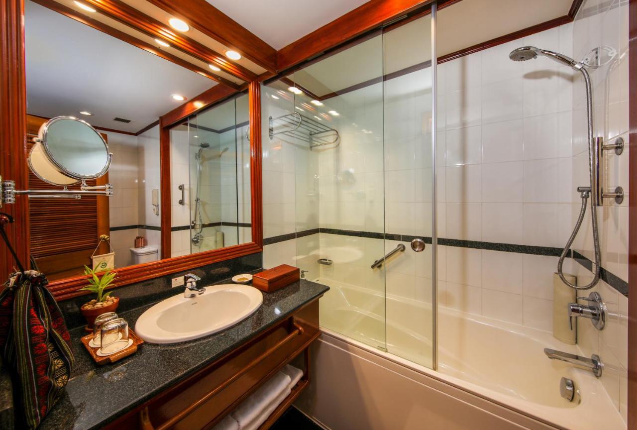 Deluxe Twin Room with Balcony and Pool View
