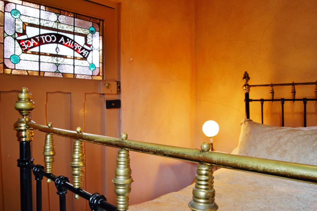 Two-Bedroom Cottage with Spa Bath - Paprika