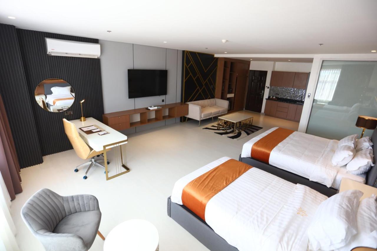 Executive Suite,1285892233:JPEG