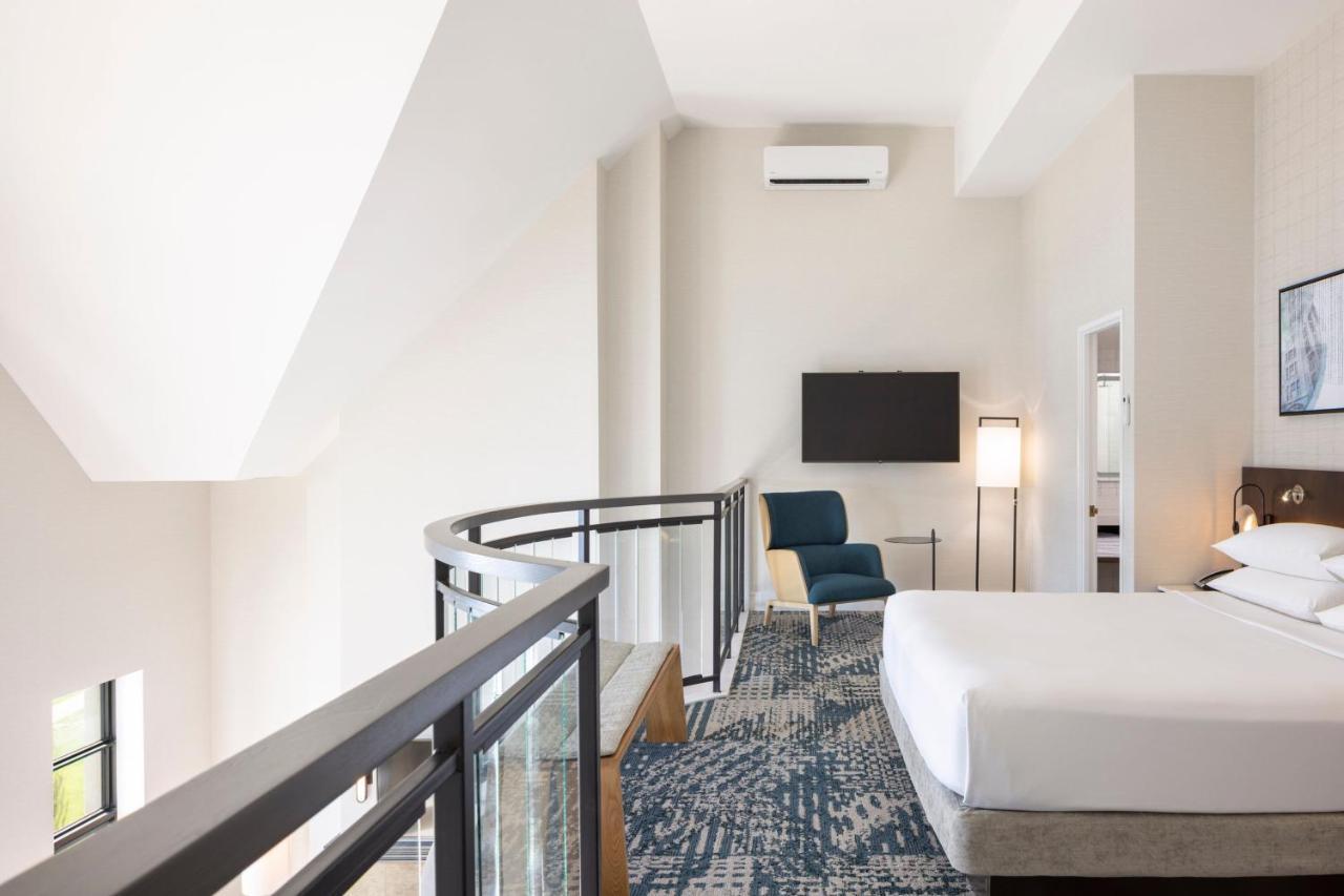 Suite Presidencial de 2 niveles y 1 dormitorio con vistas al agua