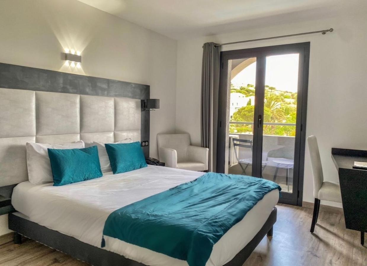 Chambre Double - Vue sur Piscine