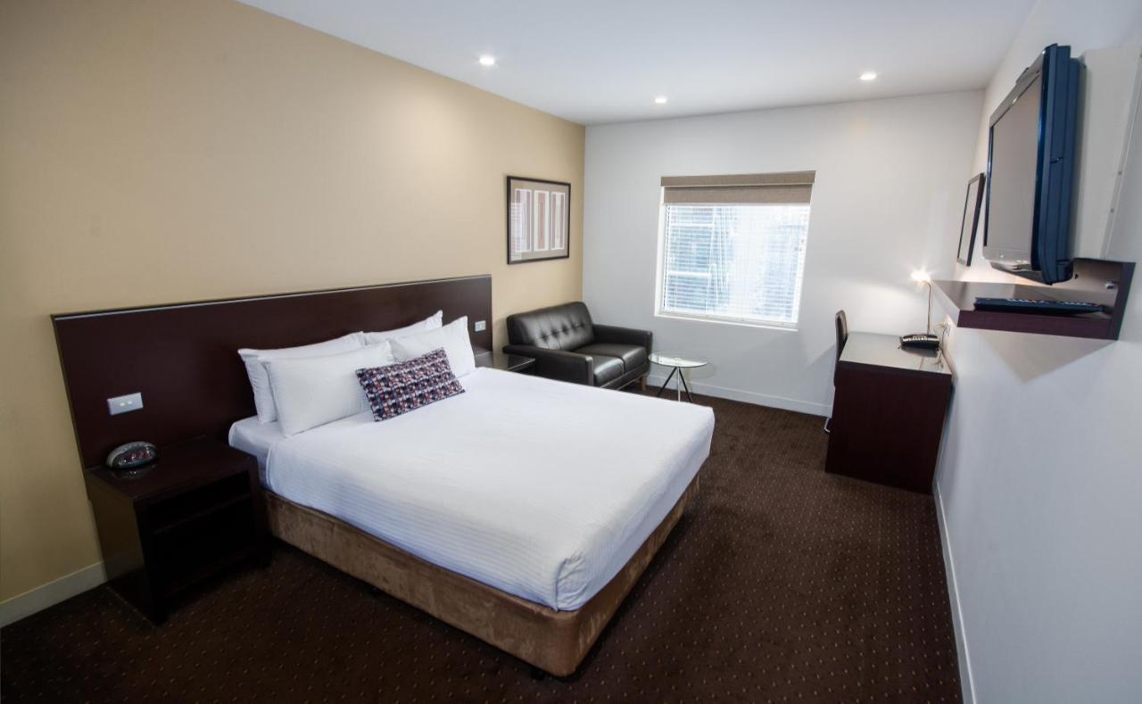 Grand Double Room Dockland View,1403400020:JPEG