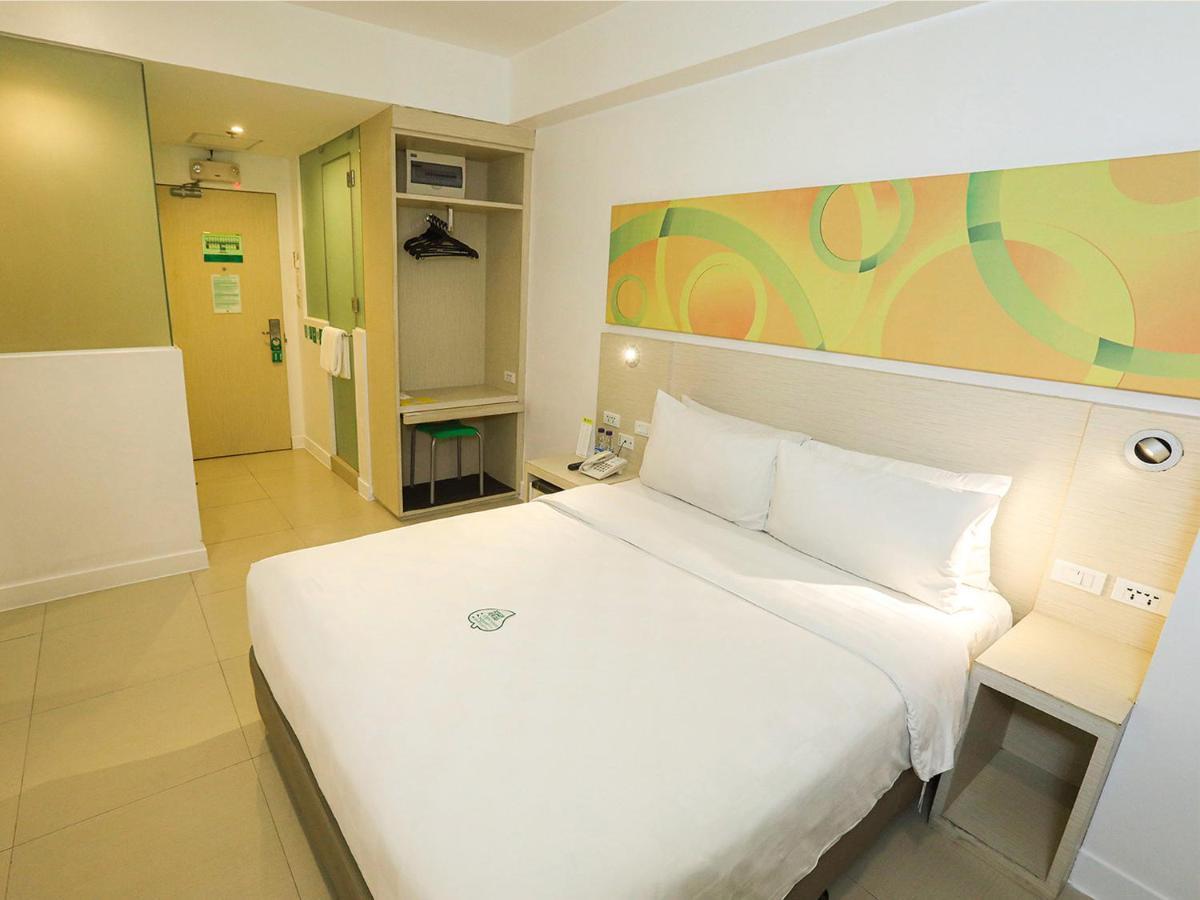 Standard Queen Room