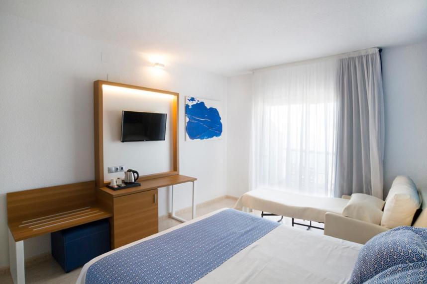 Dreibettzimmer mit eingeschränktem Meerblick (2 Erwachsene + 1 Kind)