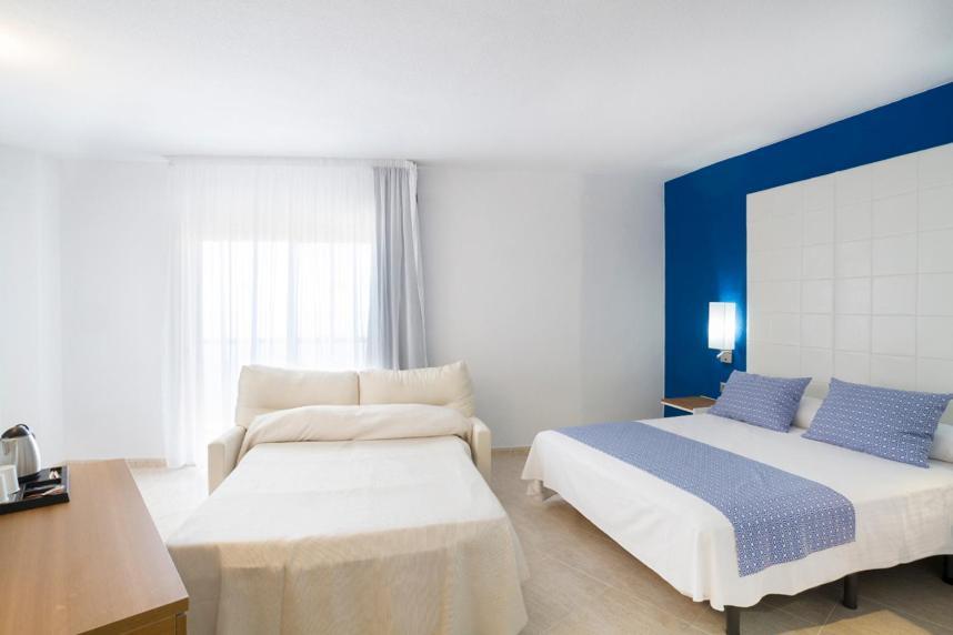 Vierbettzimmer mit Meerblick (2 Erwachsene + 2 Kinder)