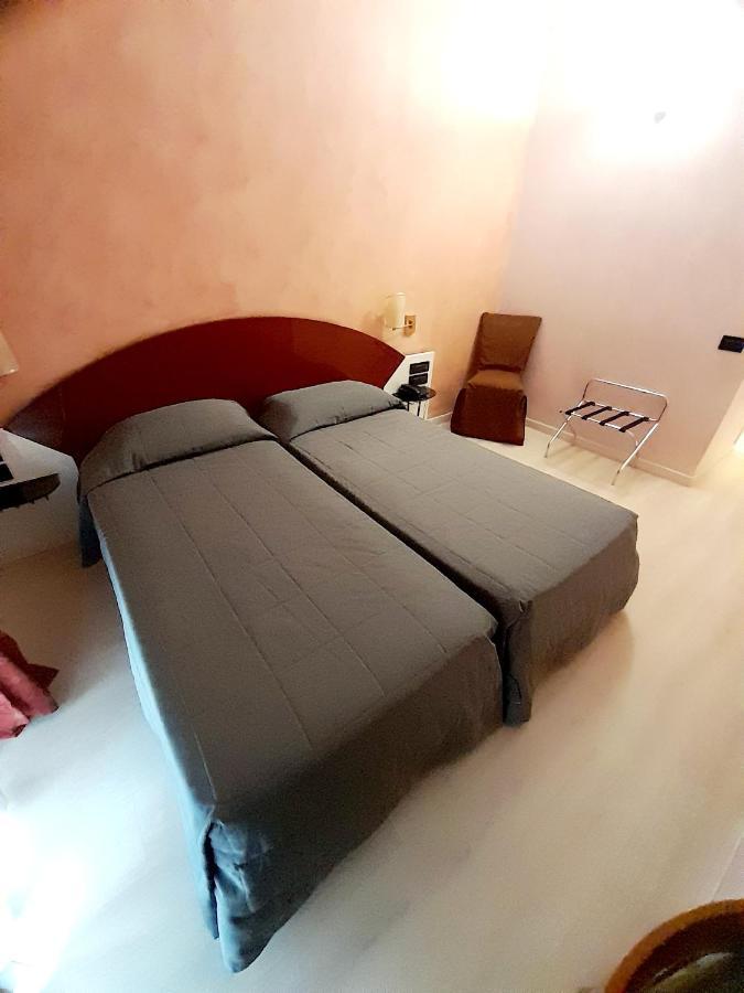 Doppel- oder Zweibettzimmer
