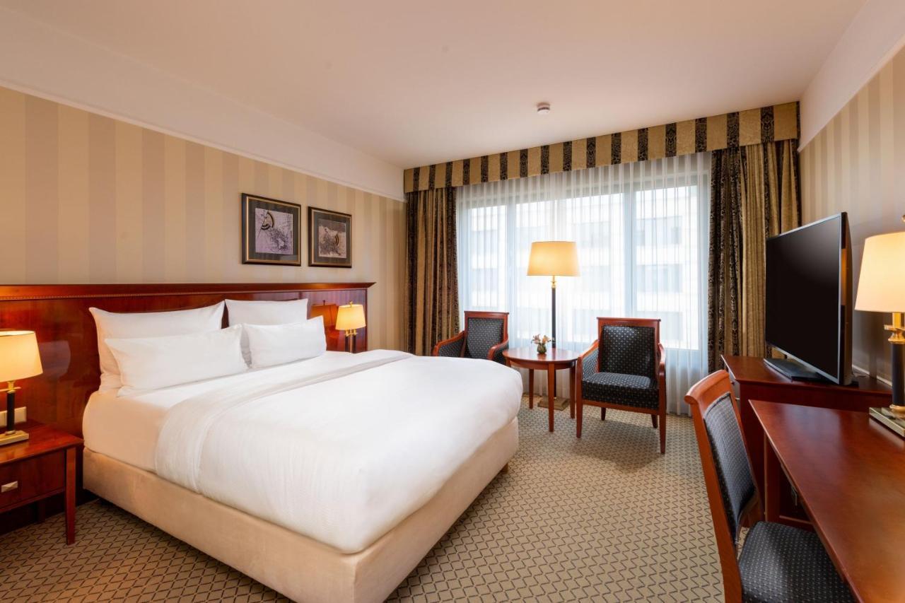 Classic Queen Room,1552073041:JPEG