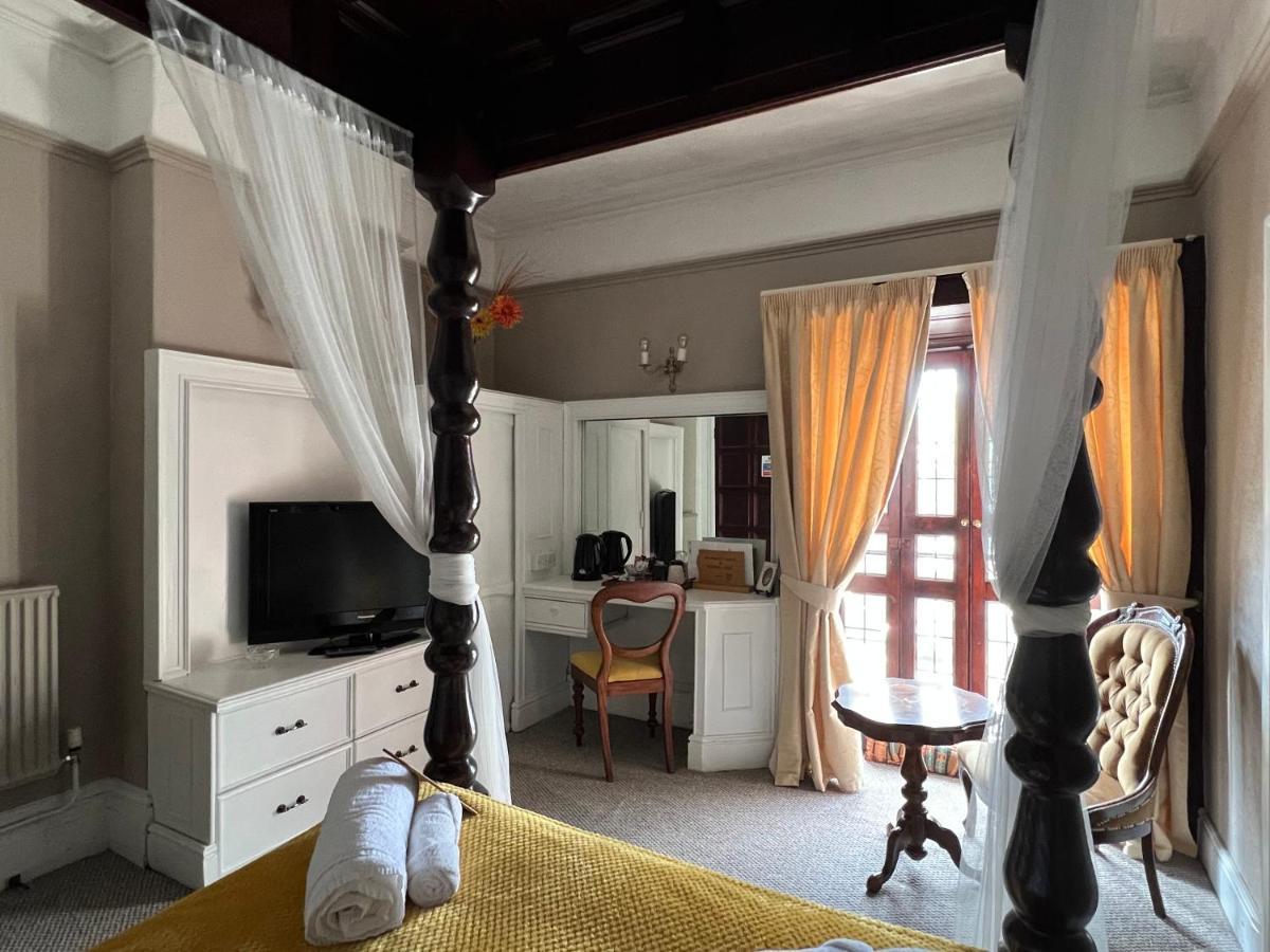 Double Room with Four Poster Bed