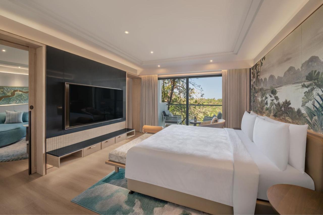 Luxury Deluxe King Suite with Balcony and Garden View