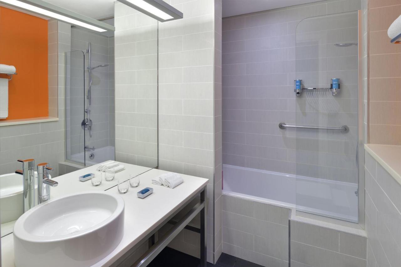 Ultra Savvy Suite, 1 King, Sofa bed