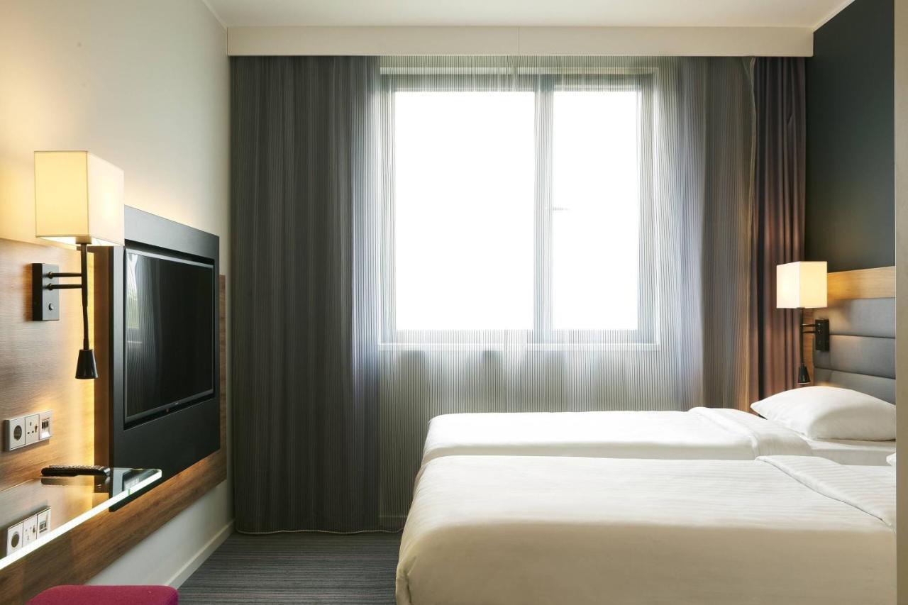 Moxy Twin Room