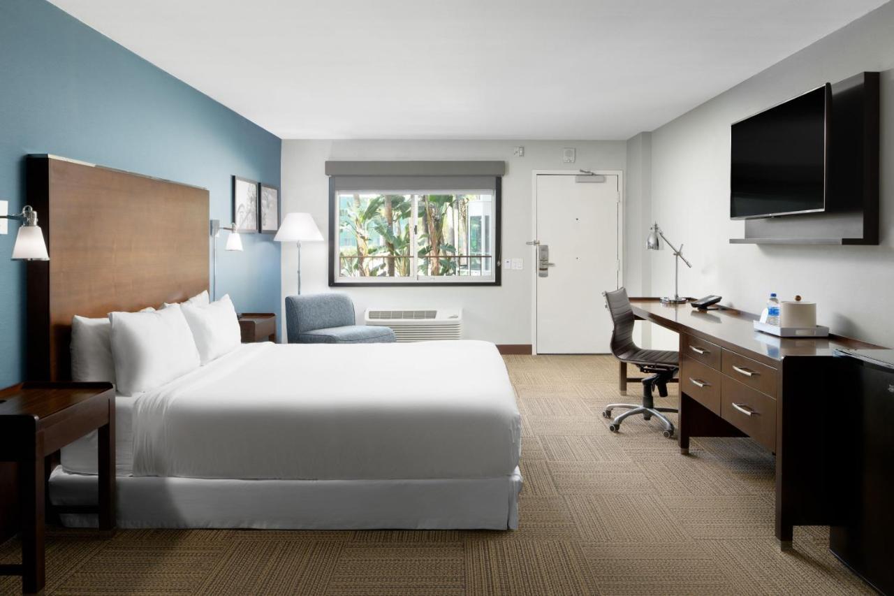 Guest room, 1 King, Sofa bed, City view,1404934220:JPEG