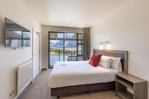 Standard Mount Cook View Queen room