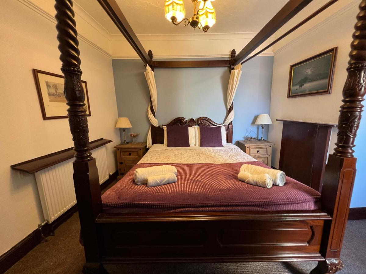 Family Room (2 Adults + 1 Child)