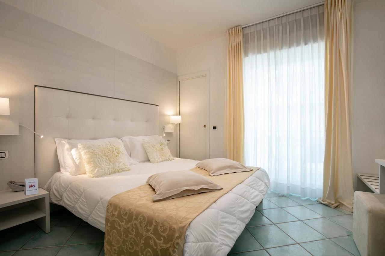 Double or Twin Room Partial Sea View