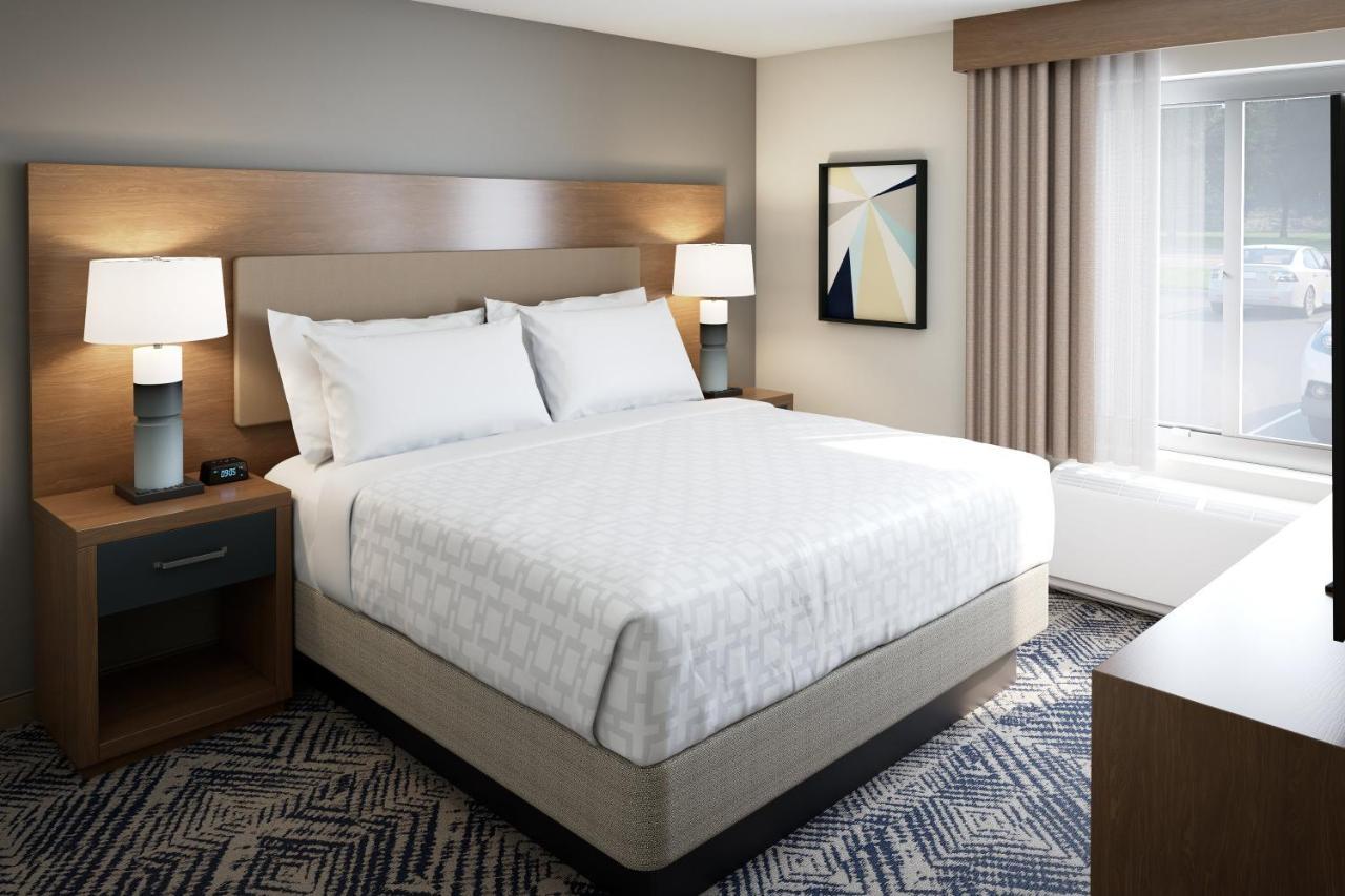 One Bedroom Suite with Bath Shower Combination