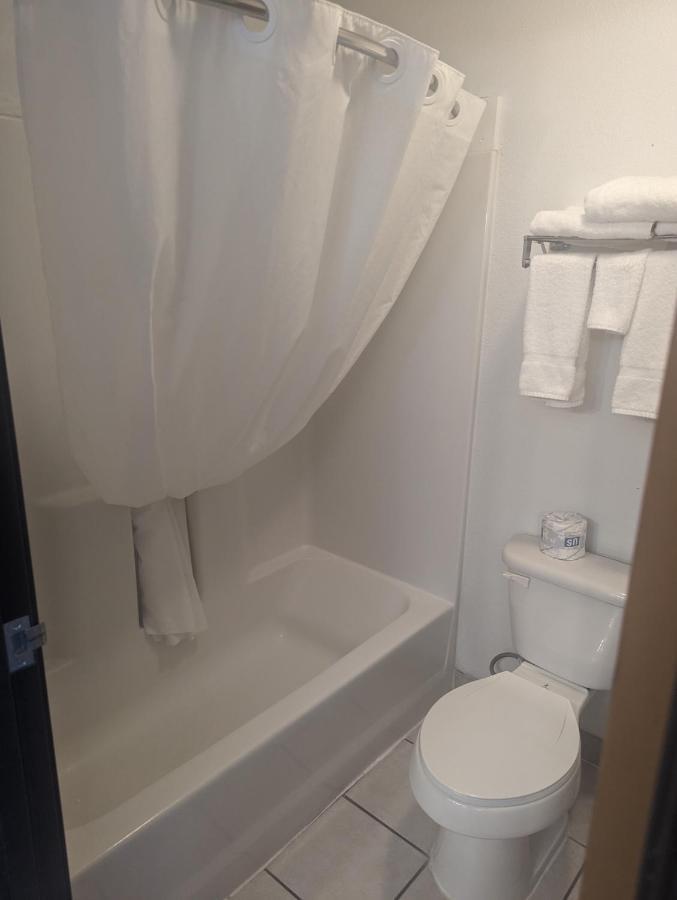 Queen Room - Mobility Access/Non-Smoking