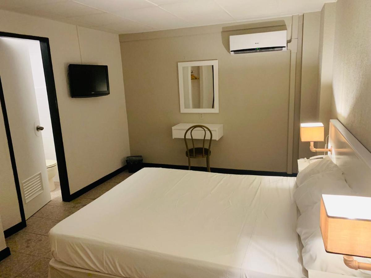 Budget Queen Room without Window,1613669931:JPEG