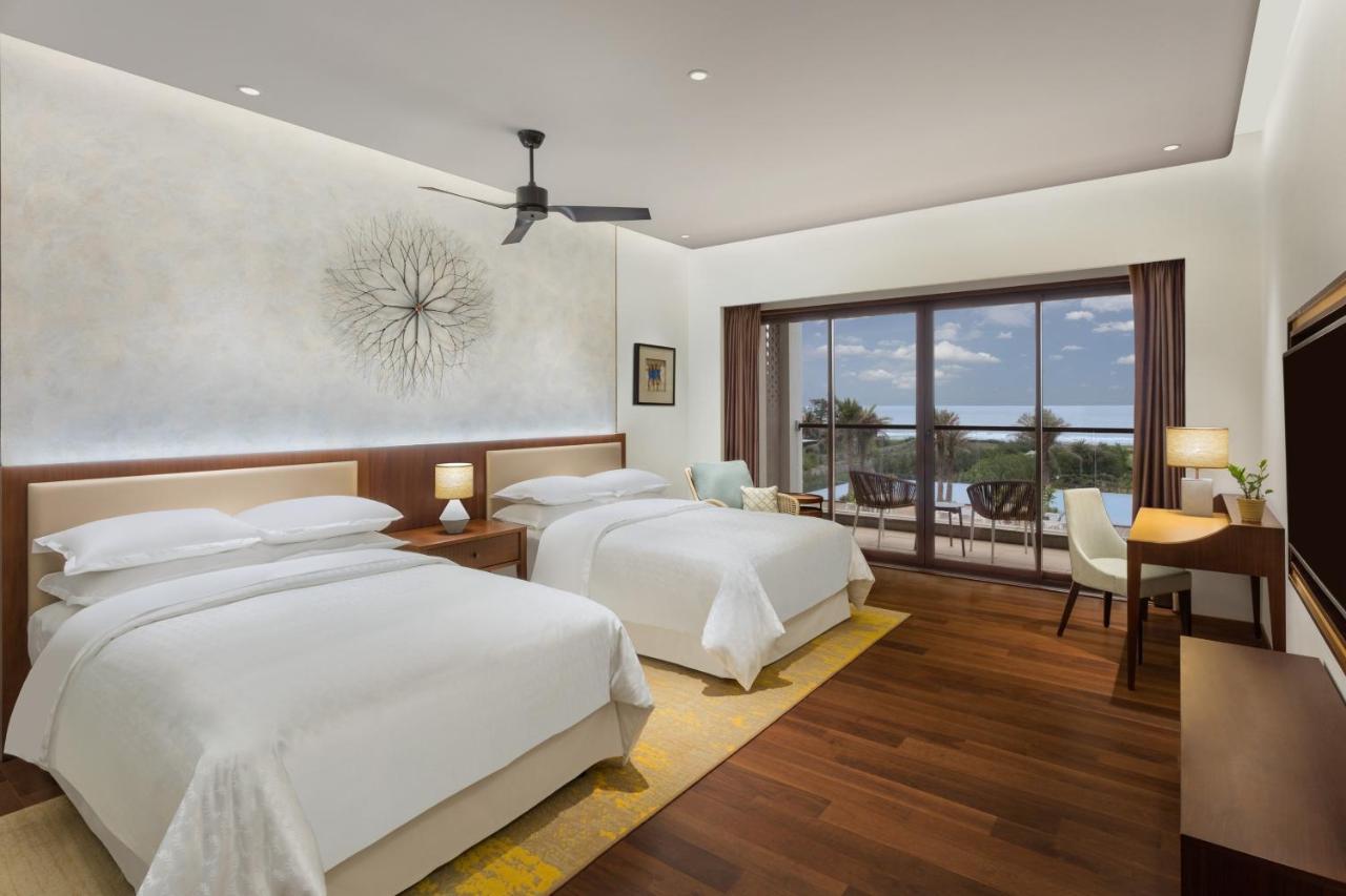 Sea View Top Floor Deluxe Guest Room Queen - Complimentary HiTea by the Beach, 10% discount on Spa and transportation services