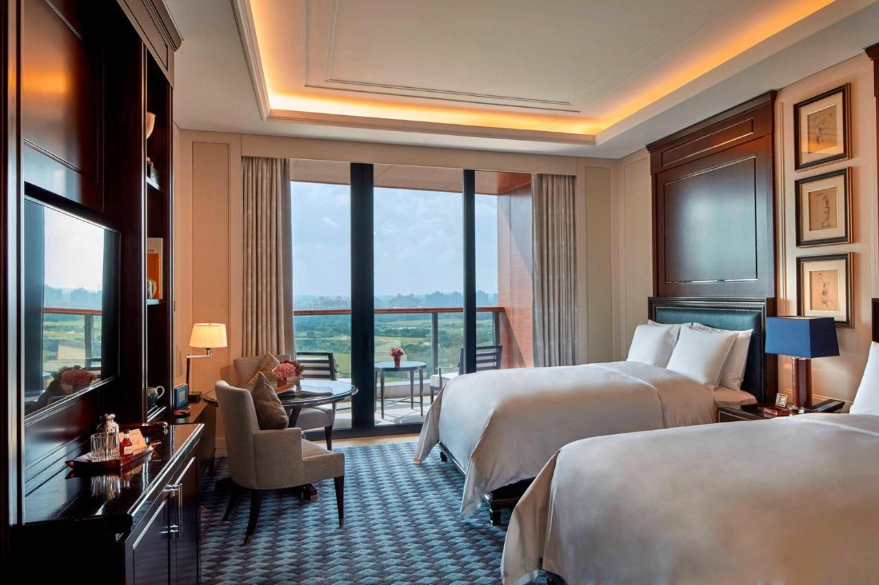 Club Golf View Room, Club lounge access, Guest room