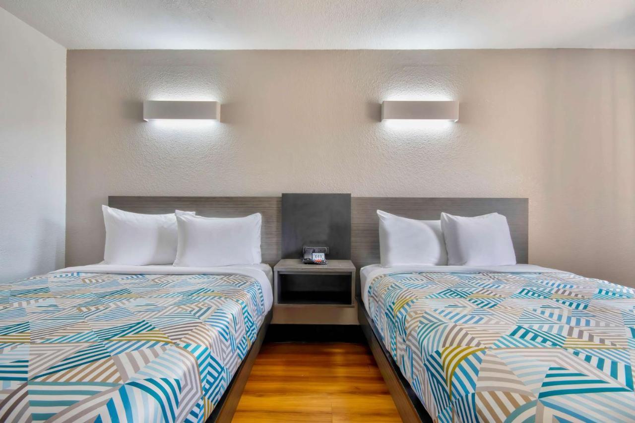 Double Beds - Smoking