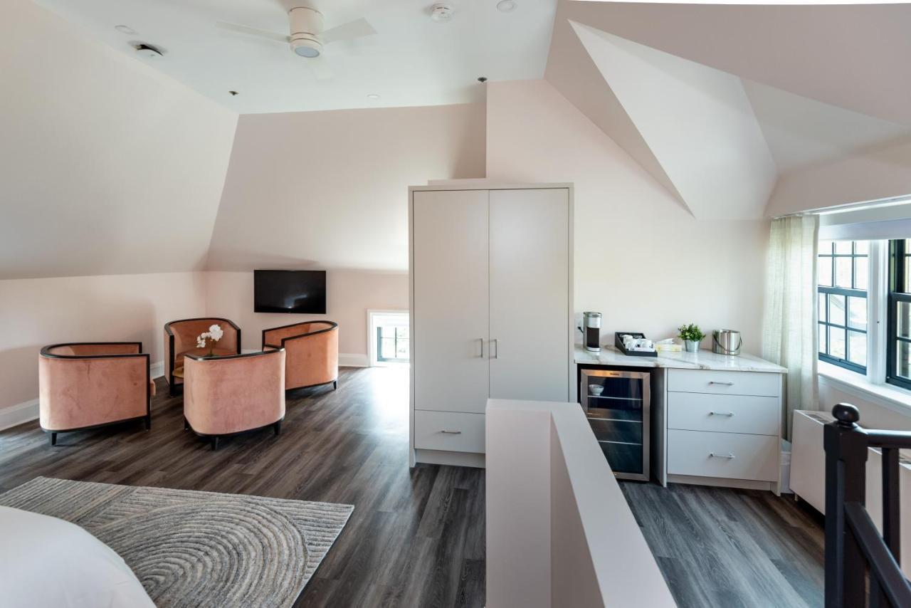 Deluxe King Suite