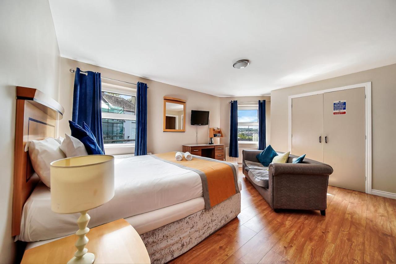 Family Room,1415964741:JPEG