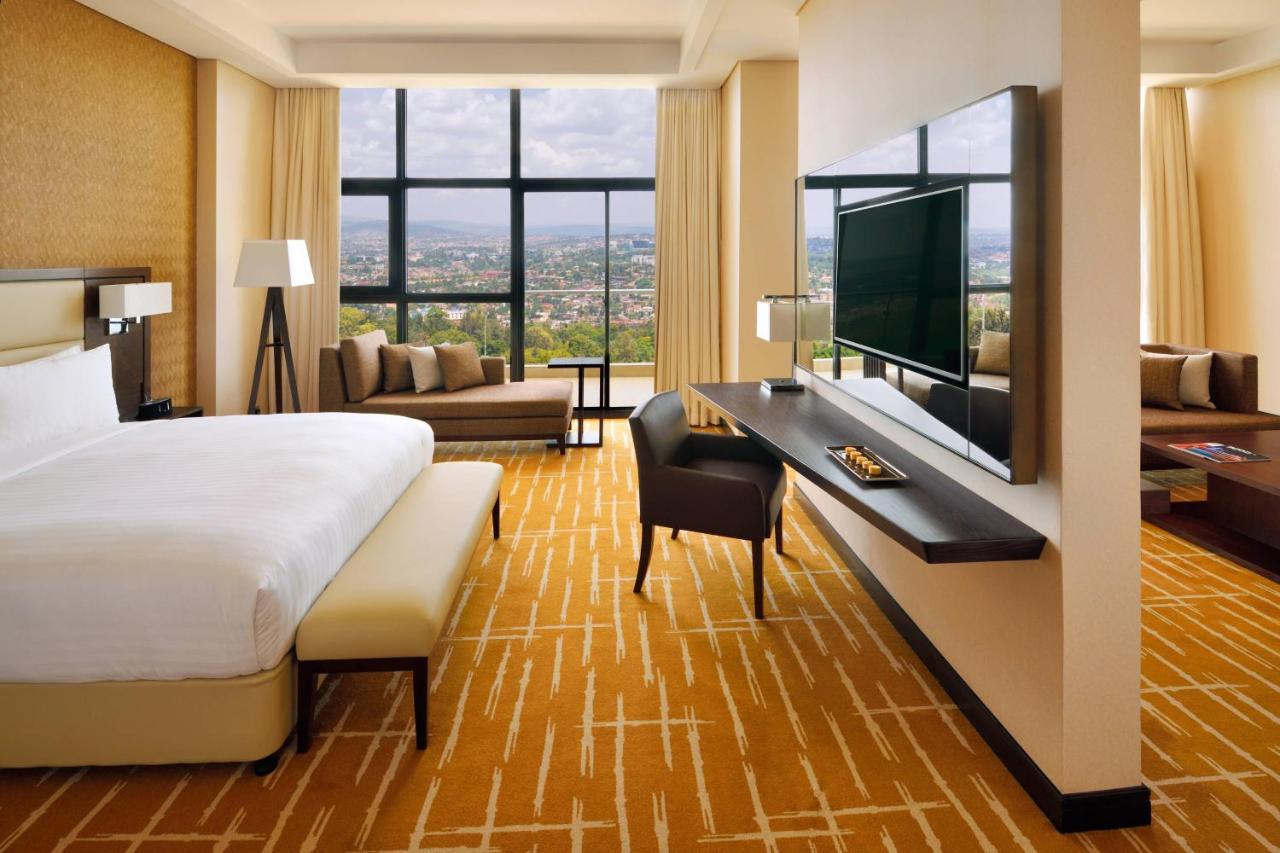 Executive lounge access Junior Suite 1 King Bed,1415990181:JPEG