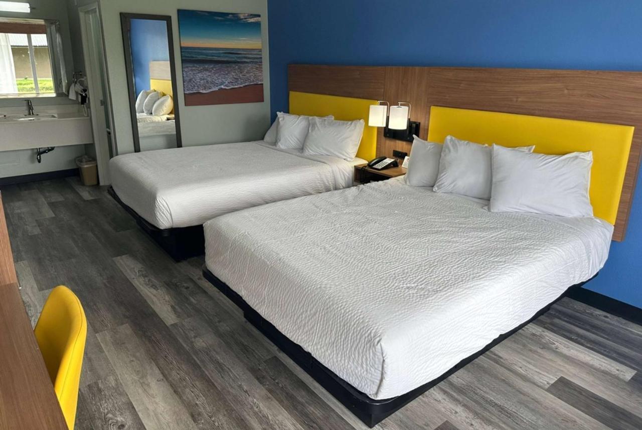 Queen Room with Two Queen Beds - Non-Smoking