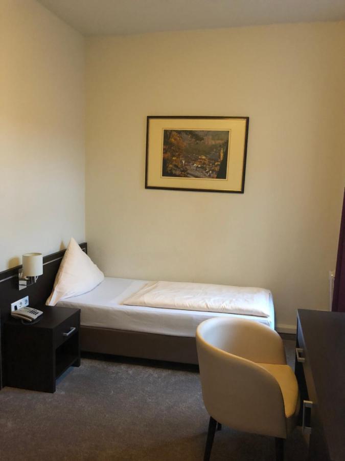 Small Single Room,1416468324:JPEG