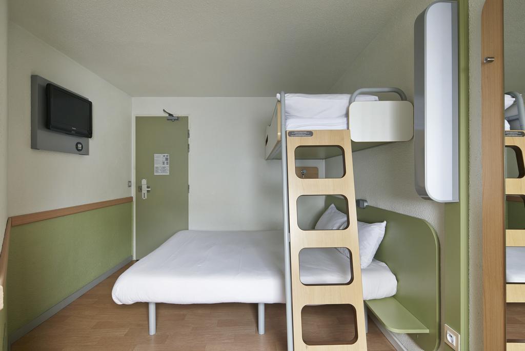 Chambre Triple avec 1 Lit Double et 1 Lit Superposé