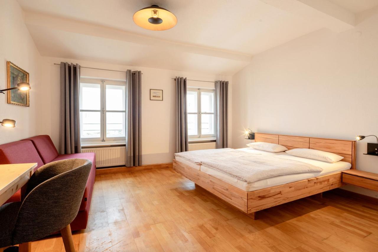 Dreibettzimmer mit Gemeinschafts-WC