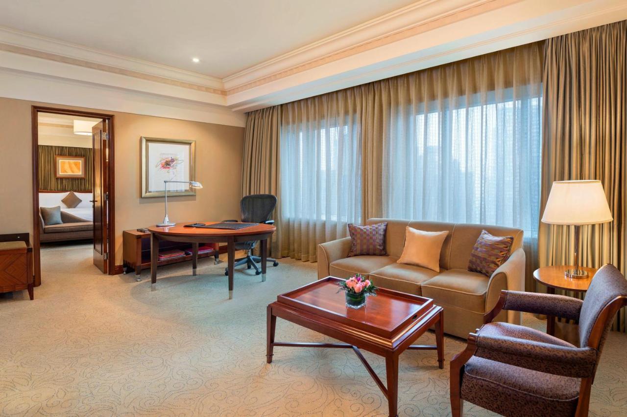 Grand Luxe Suite Twin Bed Executive lounge access