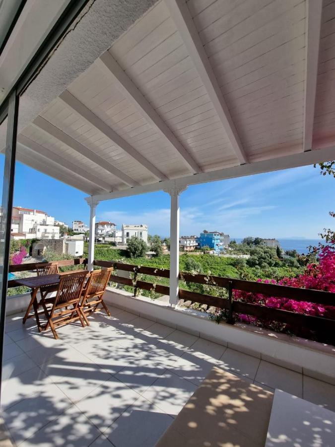 Apartment with Pool View