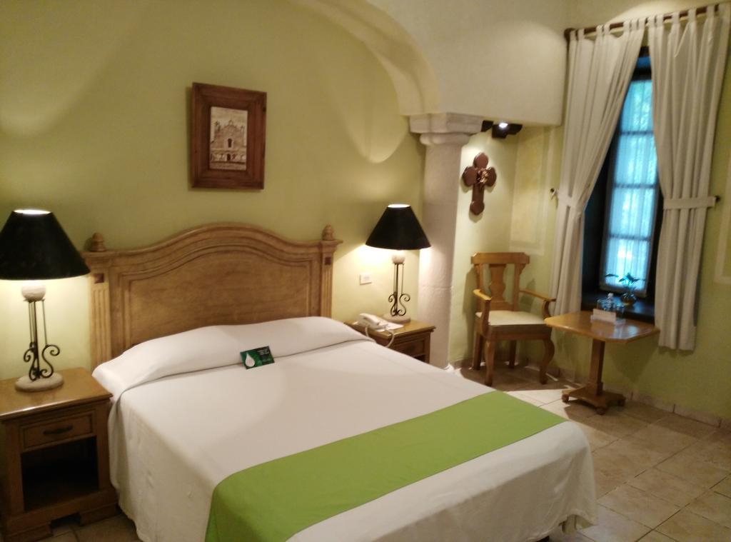 Standard Room with One Queen Bed