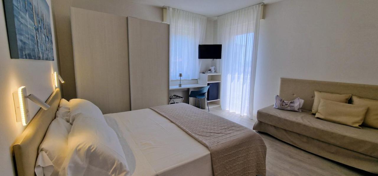 Großes Doppel-/Zweibettzimmer