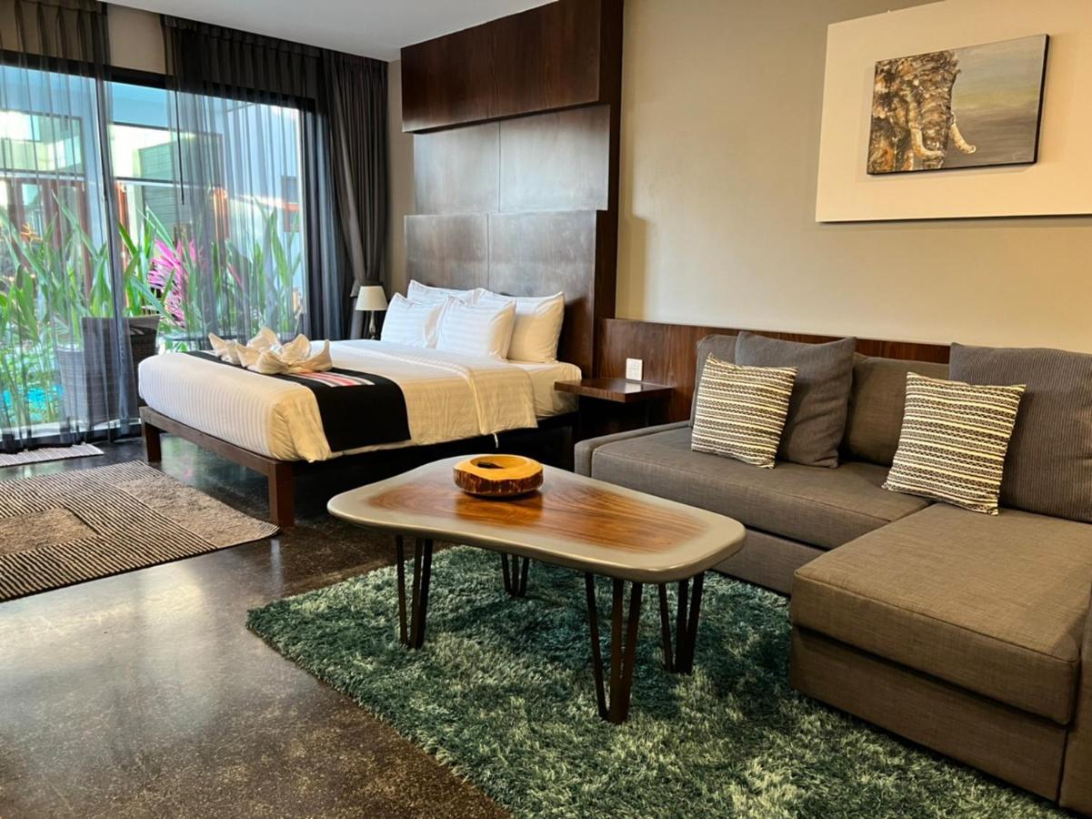 Premier King Room with Pool Access