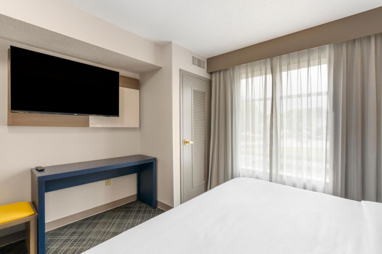 One-Bedroom King Suite Non-Smoking
