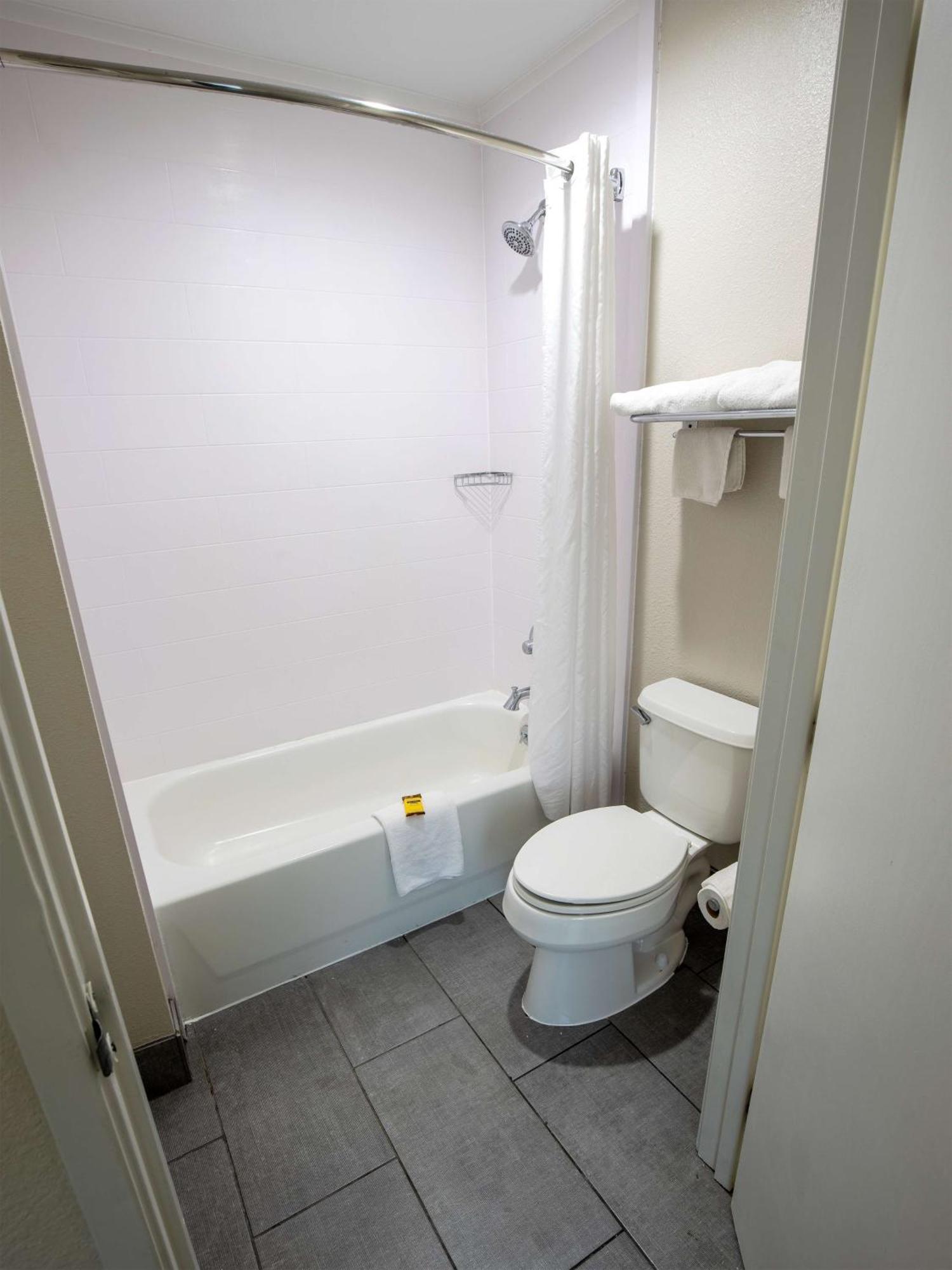 One-Bedroom Suite with Two Double Beds