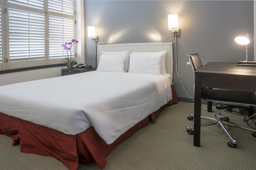 Deluxe Queen Room