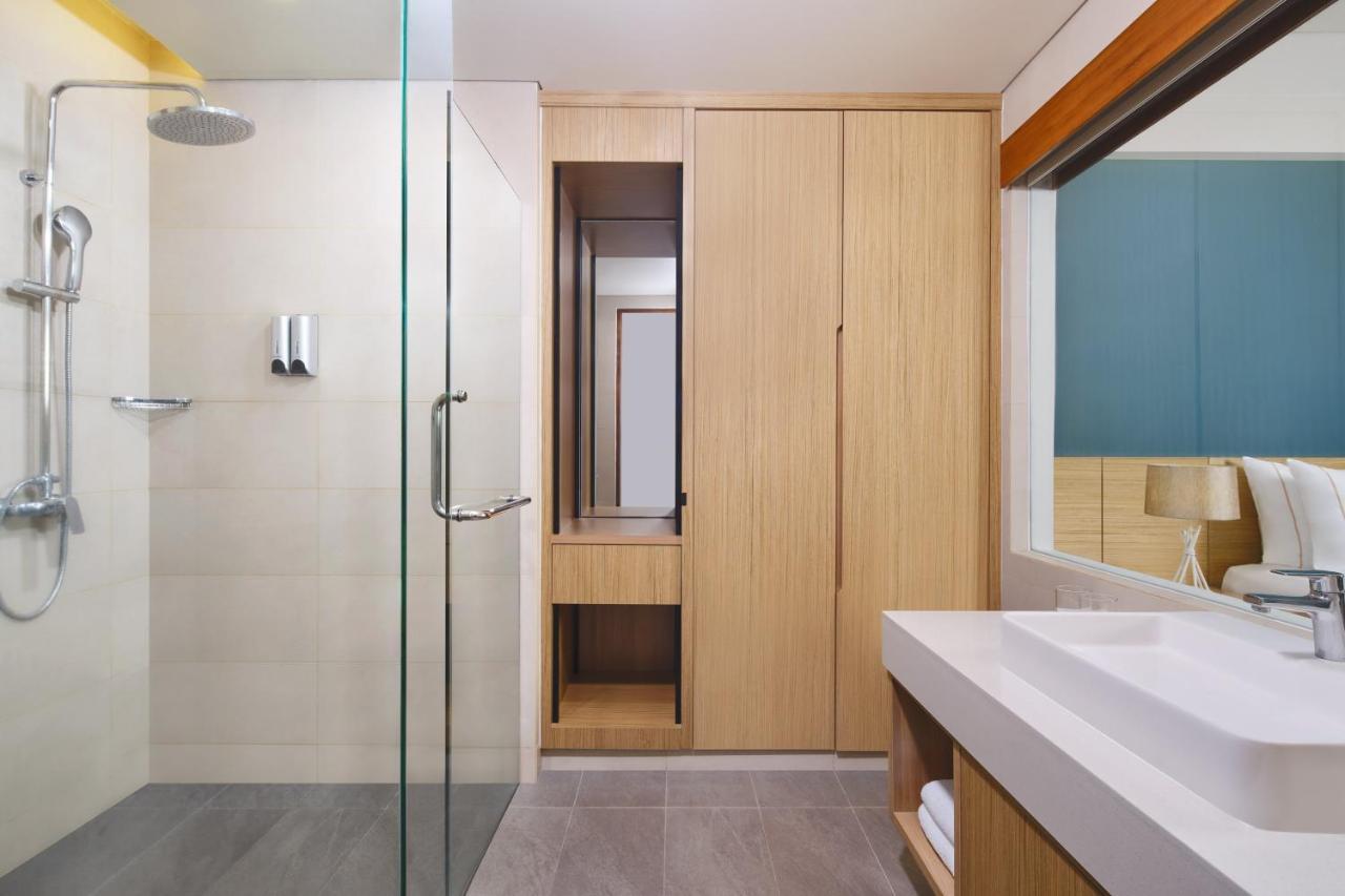 Deluxe King Room Pool Access Garden Level Mini Bar Daily Shuttle to Monkey Forest Daily Yoga Bike to borrow Family Activity 24 Hour access to Motion Fitness Center,1596914421:JPEG