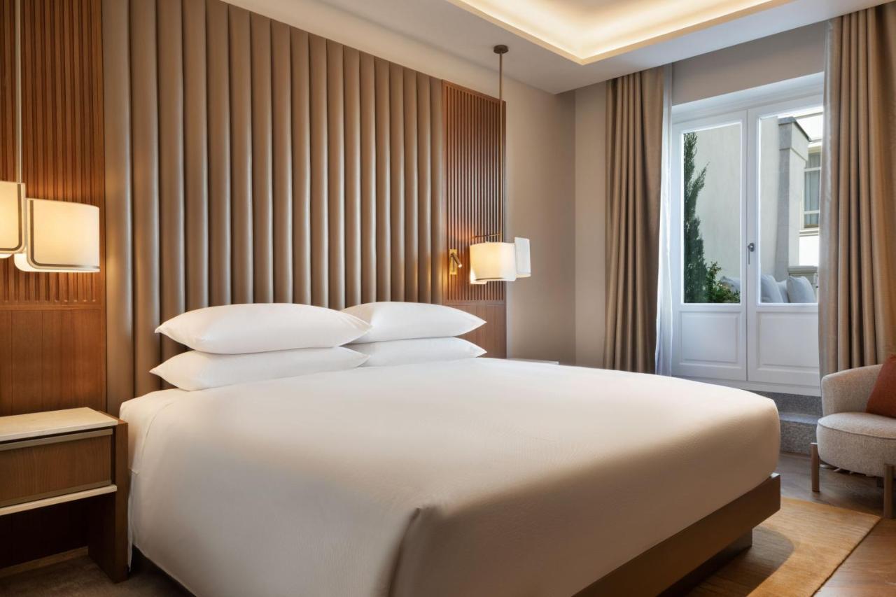 Premium Deluxe King Room Balcony City View