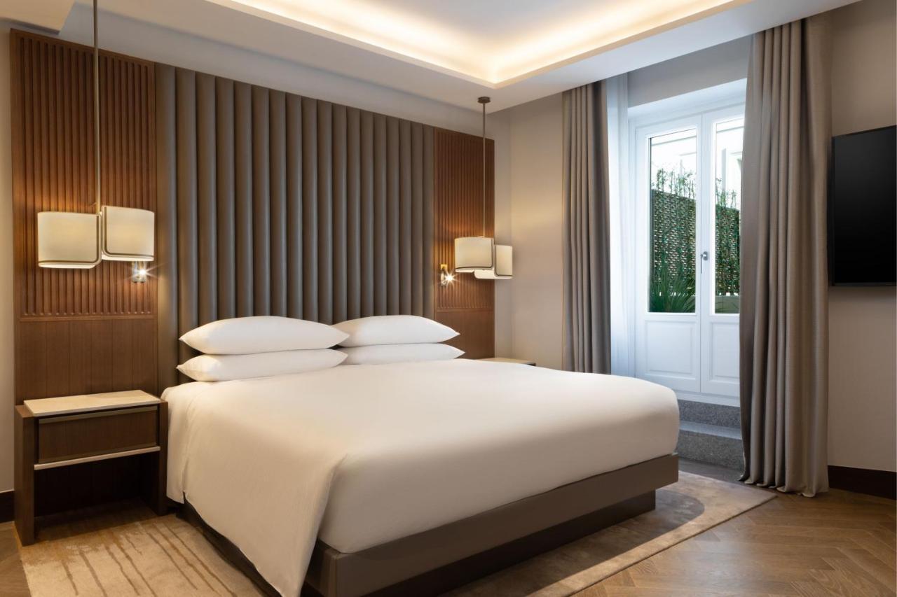 Junior King Suite Balcony Skyline View