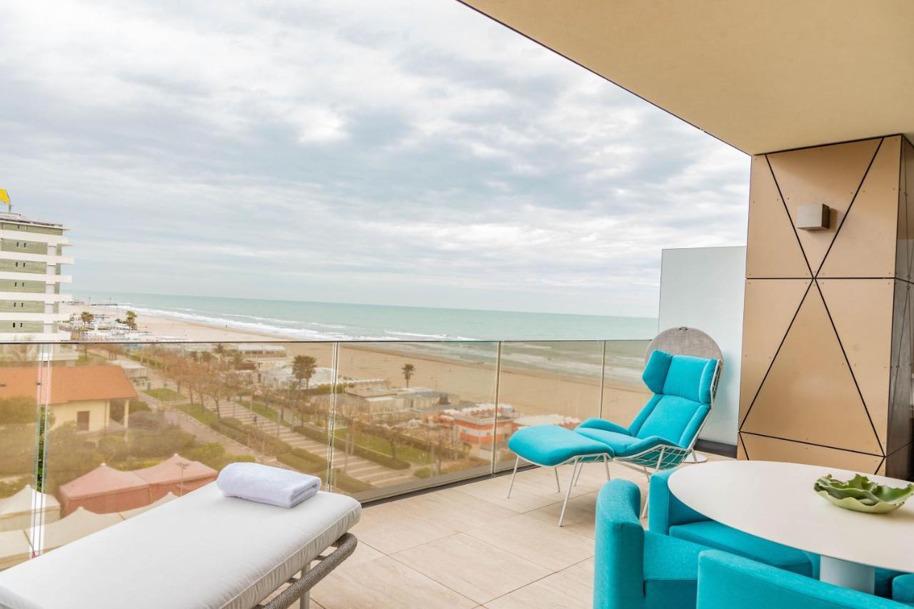 Platinum Suite with Terrance and Spa Bath