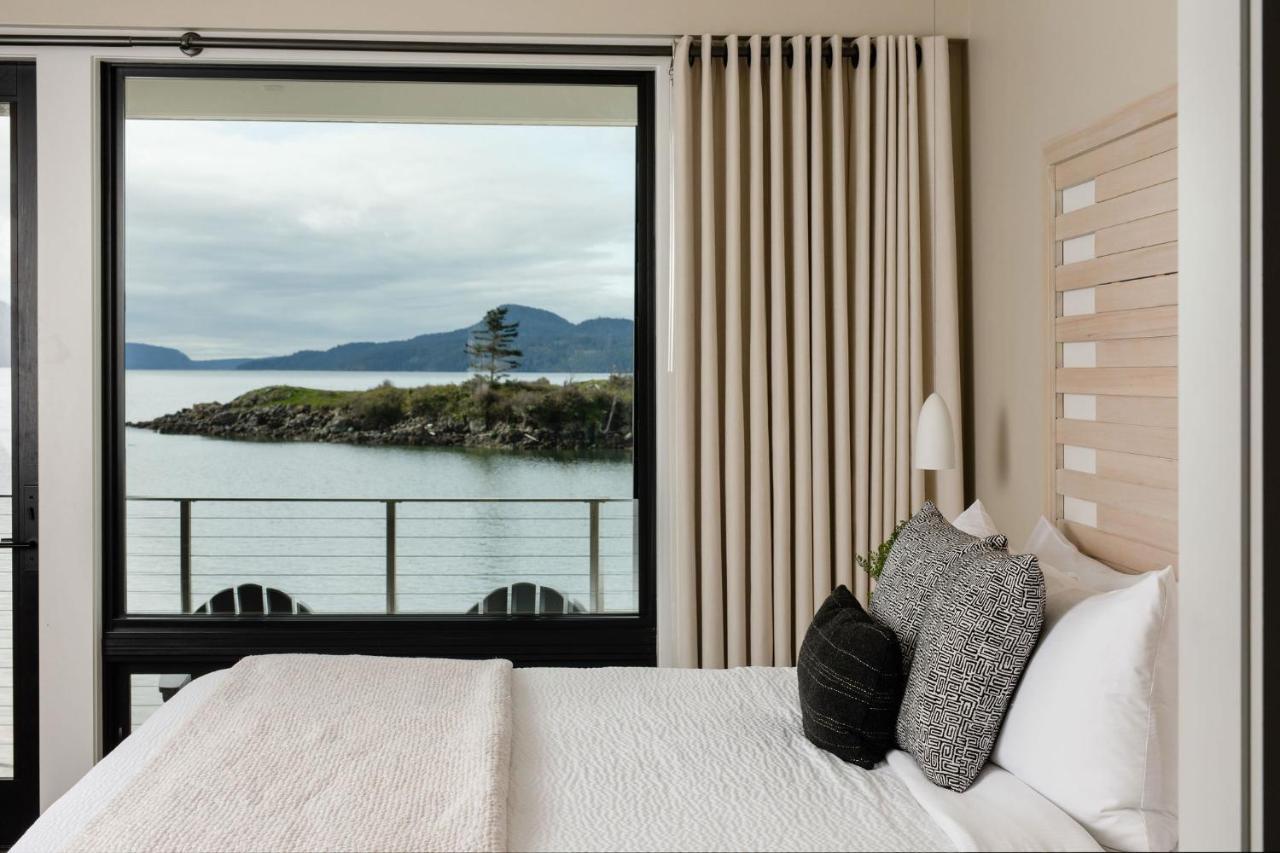 Water's Edge Studio Suite